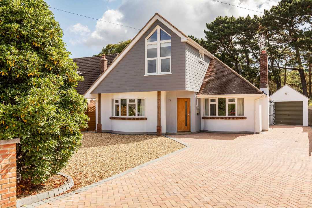 Modern Four Double Bedroom Detached House